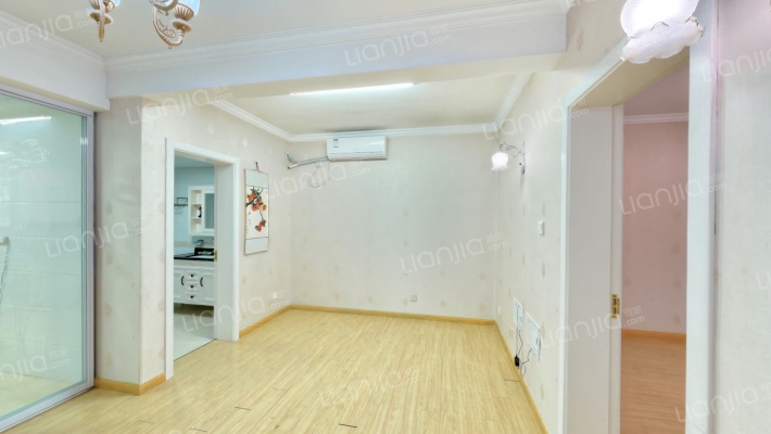 宝隆花园二手房实景图