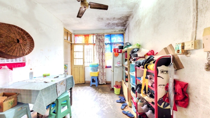 计算机宿舍二手房实景图