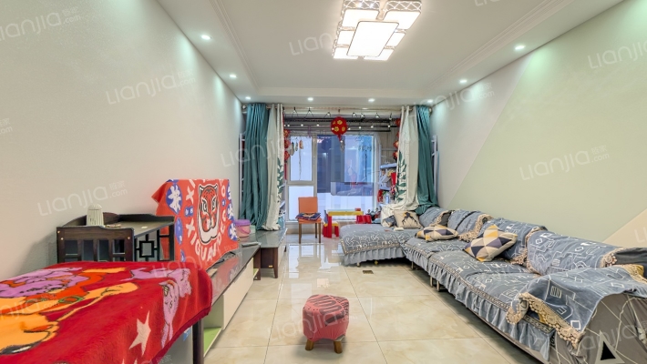 精装修 南北通透3居 拎包入住 满二 带家具家电-客厅