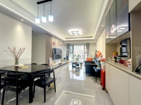 天誉河景房，三室两厅两卫，东南朝向，户型好