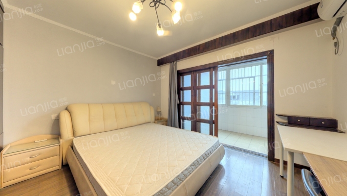 伟华苑小区二手房实景图