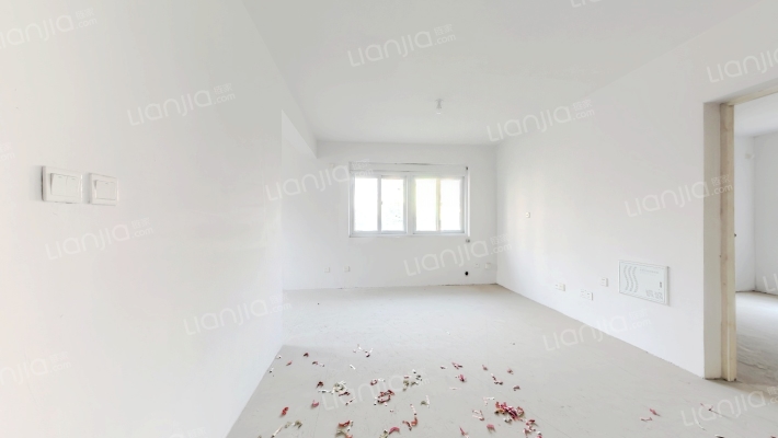 江畔花苑北区二手房实景图