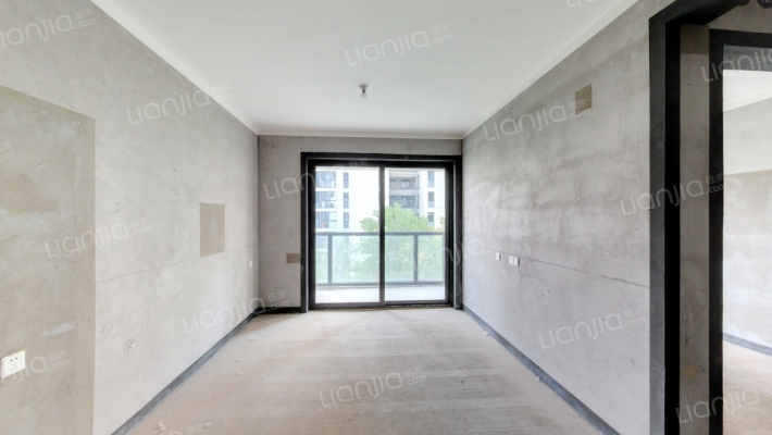 兴港永威南樾二手房实景图