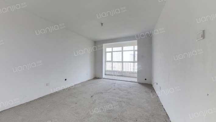 房本满五 中间楼层 采光充足 三居室-客厅