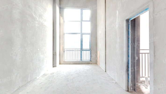 隆鑫爱琴海四期二手房实景图