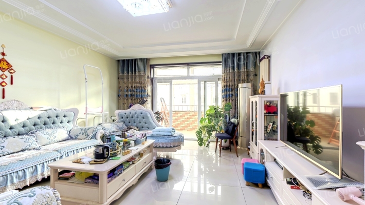 范阳路旁南北通透大三居 配套齐全-客厅