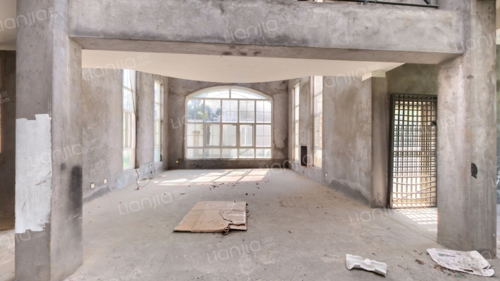 宝镇湖滨别墅二手房实景图