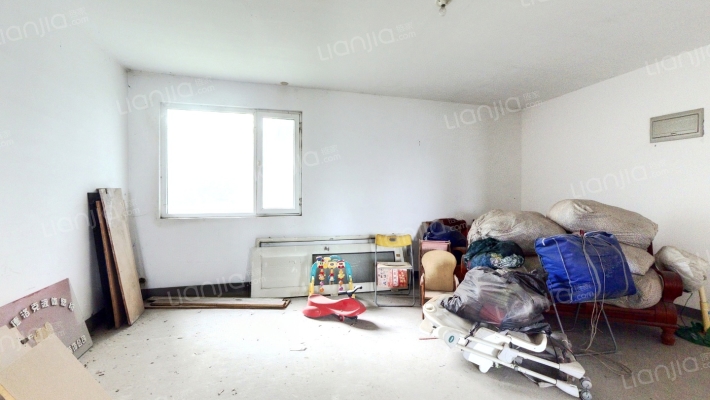 天保郦景大三居710年大产权，市区三居双卫毛坯房-客厅