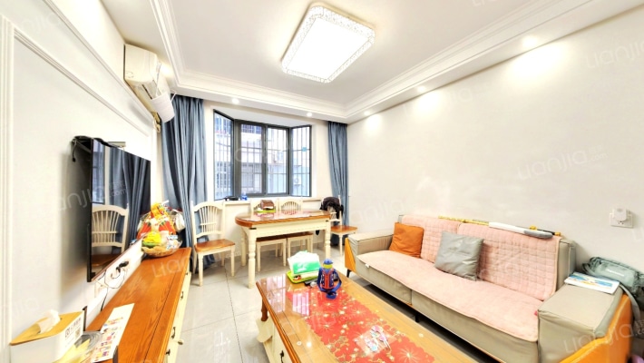 龙威新村二手房实景图