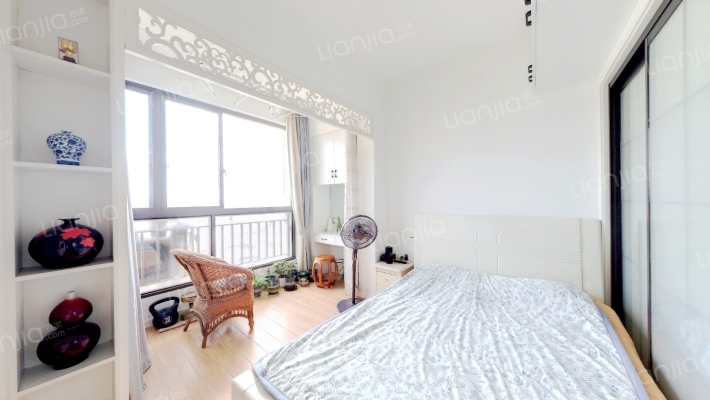 东方新天地（西区）二手房实景图