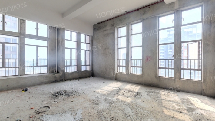 尚峰温莎堡二手房实景图