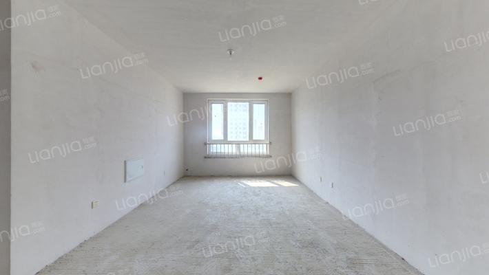 德信公园北侧 翡翠滨江 三居室 中高层 户型方正-客厅