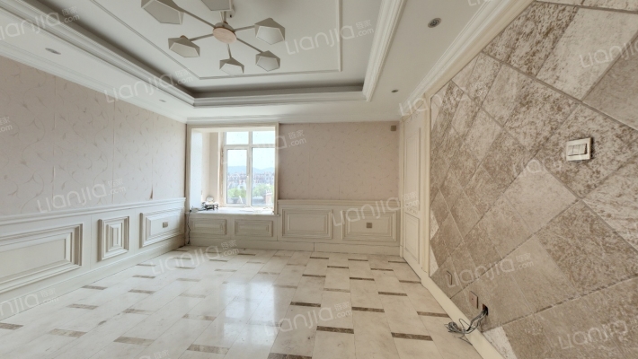 天鸿1.7英里二手房实景图