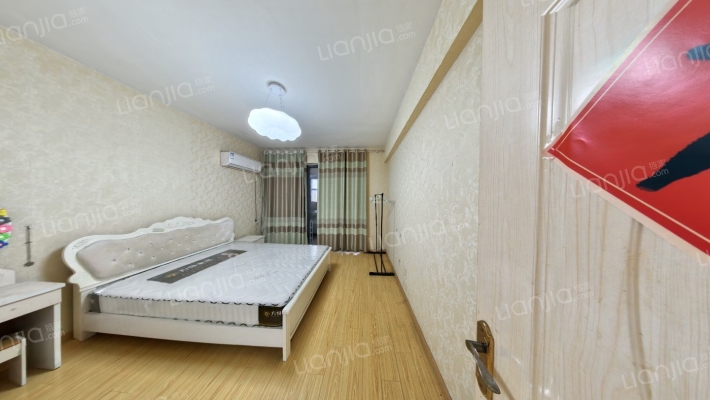 汽配城二手房实景图