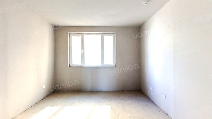 全南两居，高楼层，采光好，有钥匙随时看房！毛坯-客厅