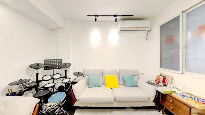 西洪路180号新村二手房实景图