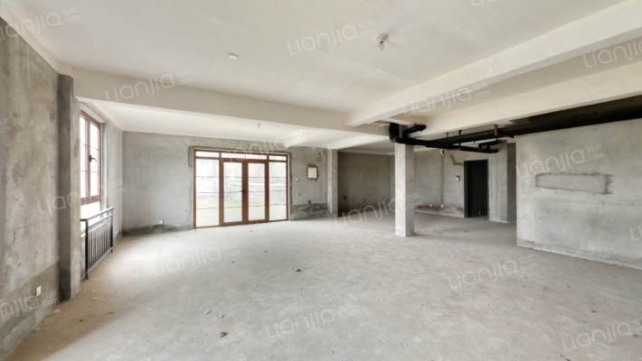 名流高尔夫庄园二手房实景图