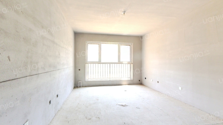 纯通透户型，无浪费面积，交通便利，区门口838公交-客厅