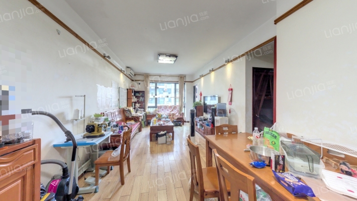 荣和大地一组团花园里二手房实景图