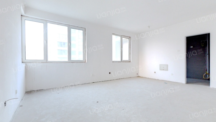 开发区 金竹花园 南北通透3居室 毛坯房 带车位 地下室-客厅