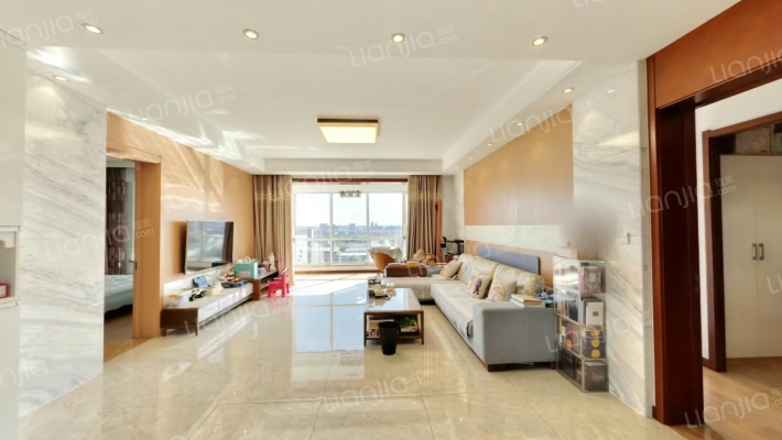 泰莱白金湾二手房实景图