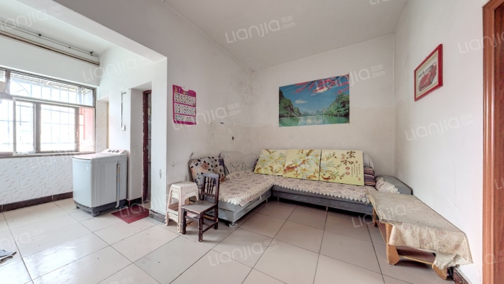 083厂宿舍二手房实景图