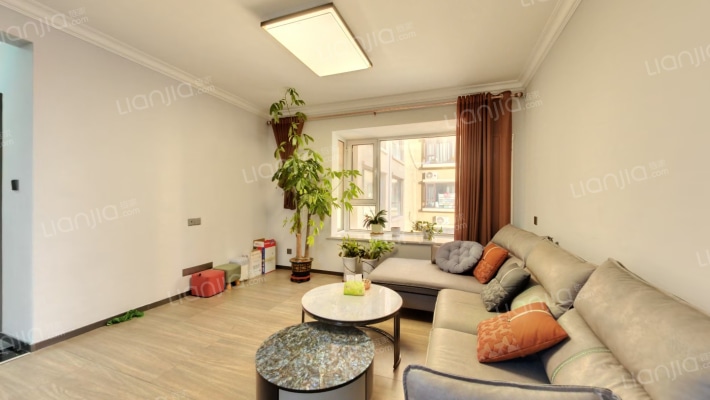 龙堡绿洲二手房实景图