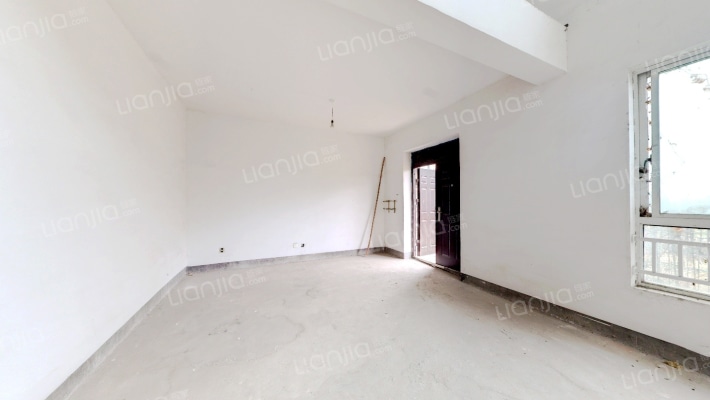 天山龙城C区二手房实景图