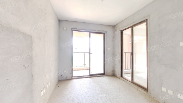 振业松湖雅苑二手房实景图