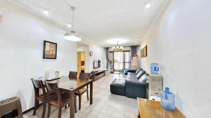 融创凡尔赛领馆二期二手房实景图