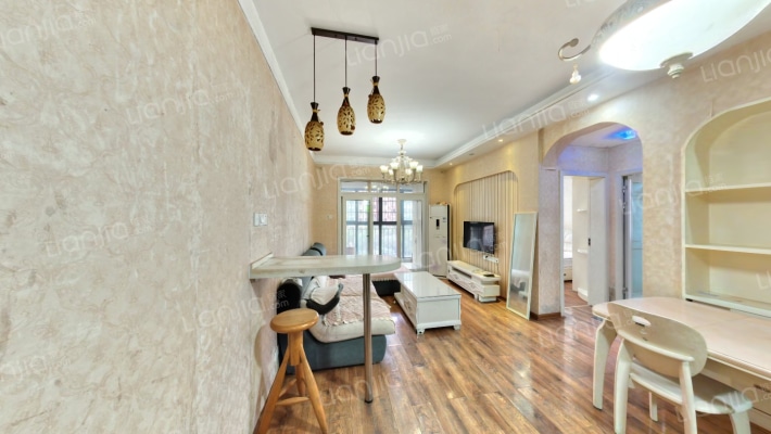 泊爱蓝湾二手房实景图