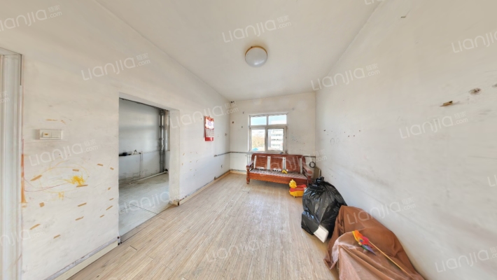 长清县医药公司住宅楼二手房实景图