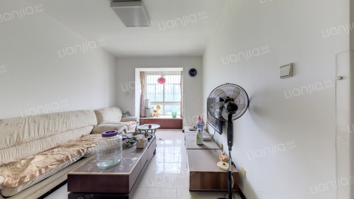 838沿线，70年产权，集体供暖，南北通透-客厅