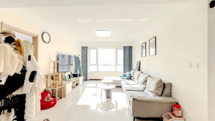 保利罗兰A2区二手房实景图