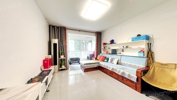 天地新城，双语旁，高铁旁，大三居-客厅