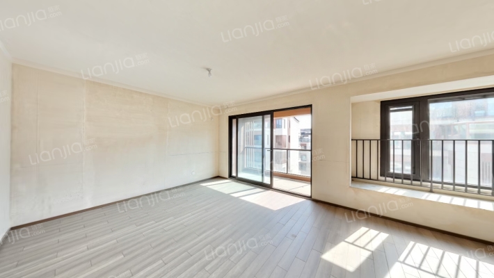 铂悦湖前二手房实景图