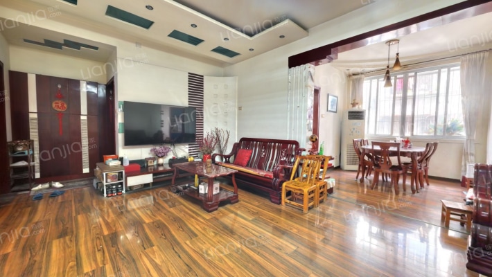 新城湾滨江花园A区二手房实景图