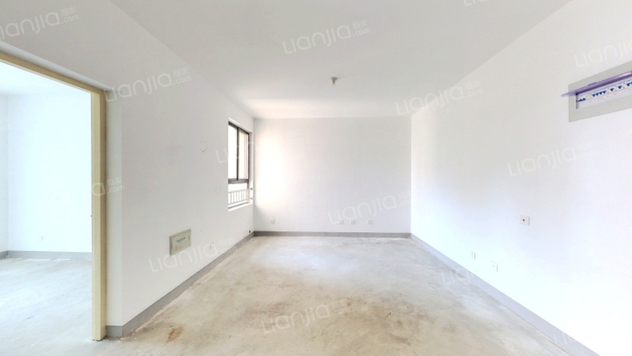 右岸景苑A区二手房实景图