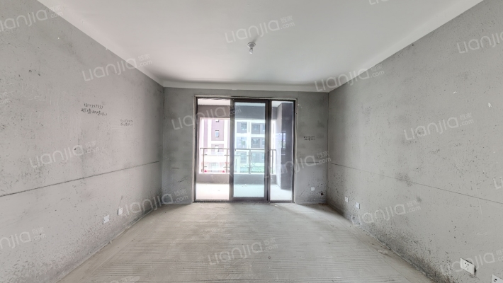 平和溪岸堡墅二手房实景图