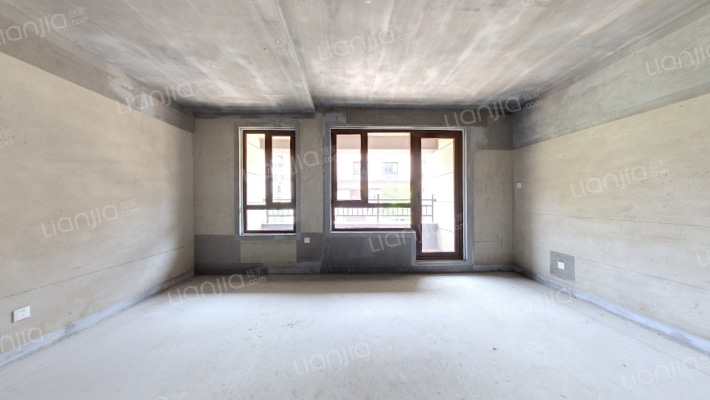 世茂御龙海湾星空墅5期二手房实景图