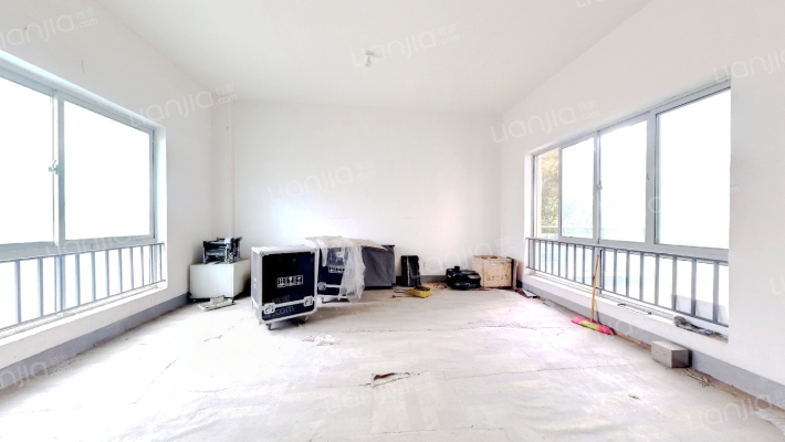 大众湖滨雅园二手房实景图