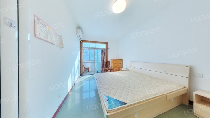 青年路105号院二手房实景图