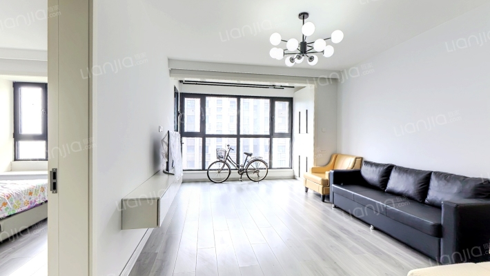 华融现代城南北通透三居室，可贷款。。。。。-客厅