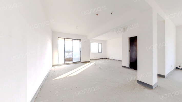 青山鹤岭二手房实景图