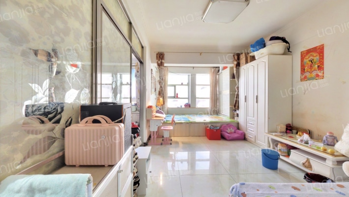 蔚蓝国际三期二手房实景图