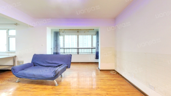 兰西铁苑A区二手房实景图