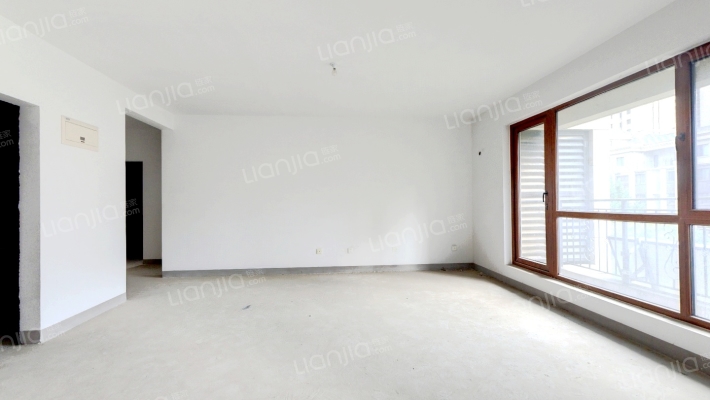 满二洋房 前后露台 小区中间 3居2卫 东户-客厅