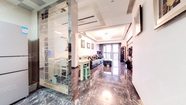 温莎湖畔二手房实景图