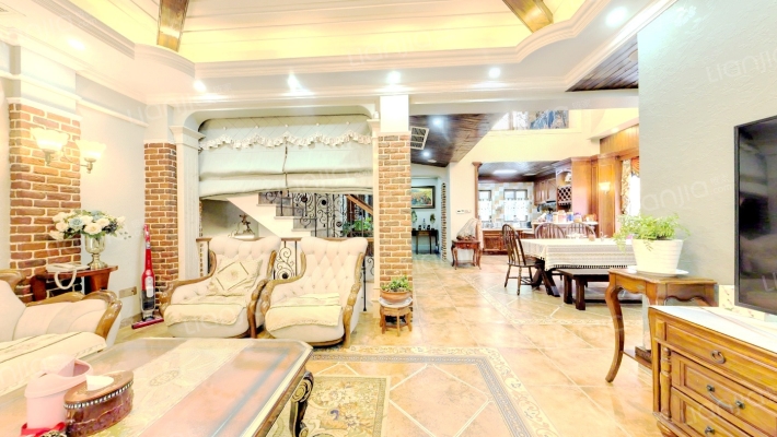 保利拉菲堂皇二手房实景图