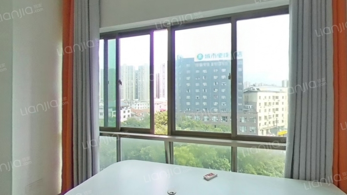 東方名都二手房实景图